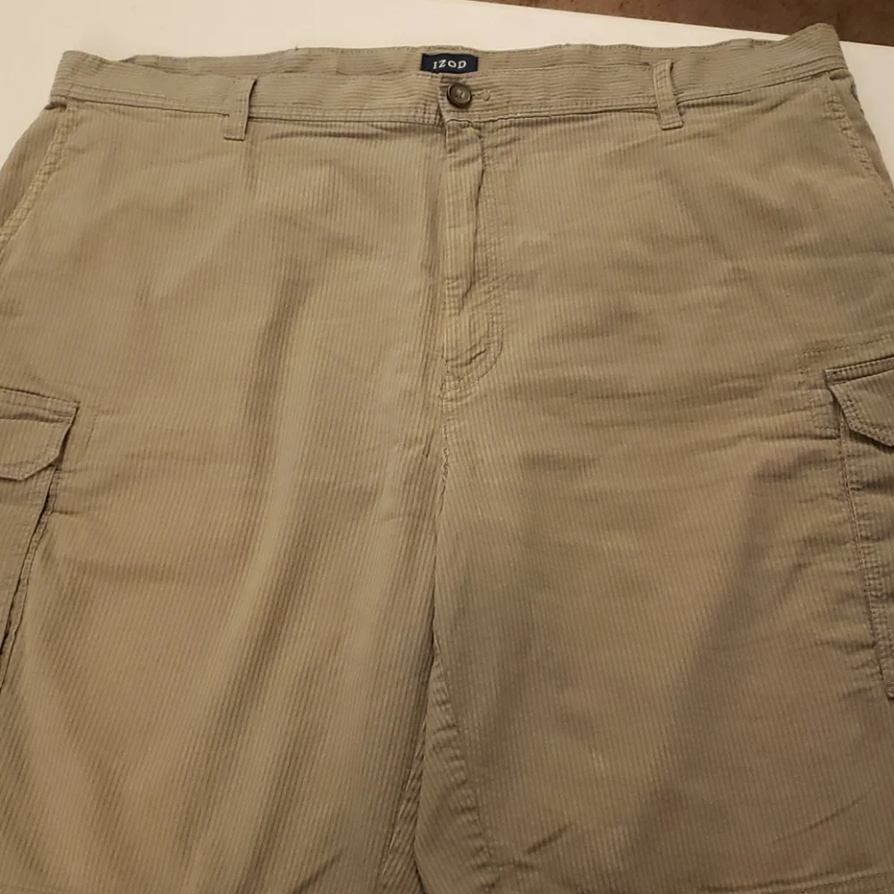 IZOD MOSS Cargo Pockets Size 42‎
